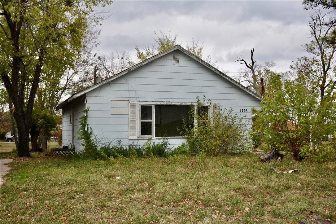 1716 Strothers Avenue - Photo 1