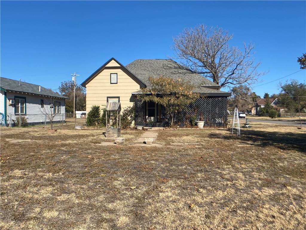 521 Pecan Street - Photo 1