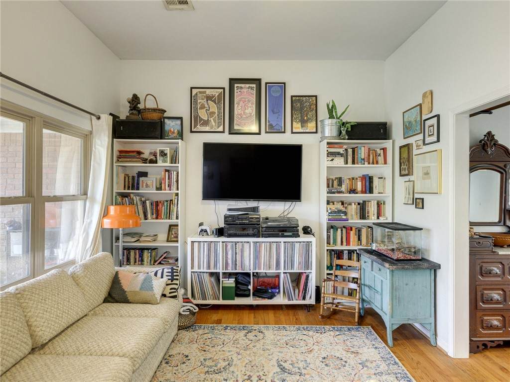 621 Sherwood Drive - Photo 1