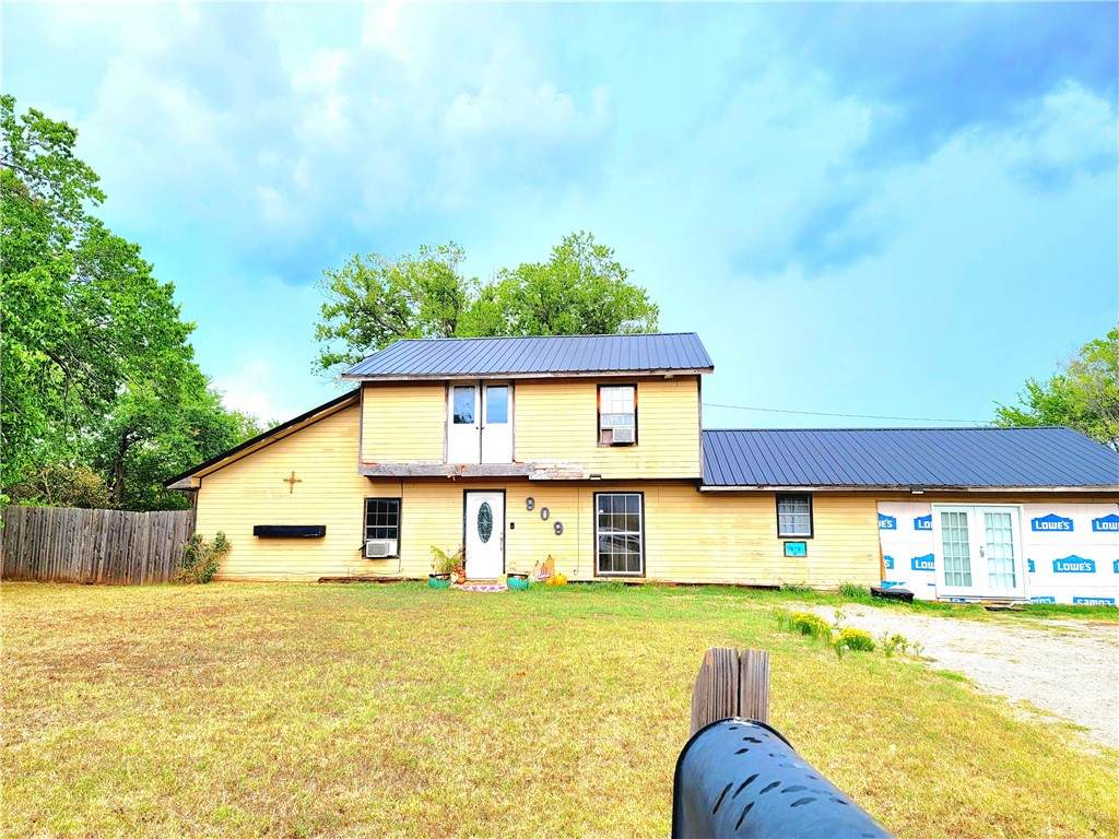 909 Park Street - Photo 1