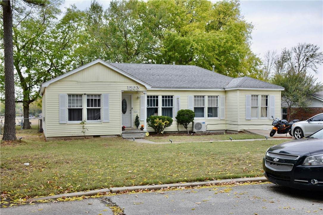 527 Park Street - Photo 1