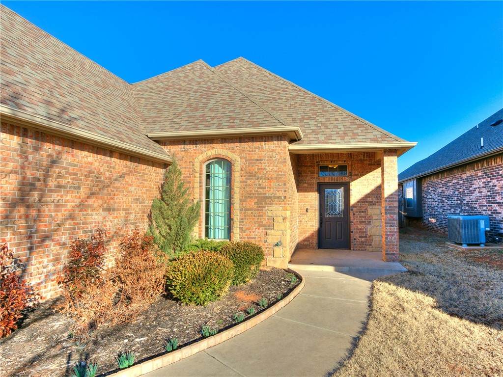 7117 152nd Street - Photo 1