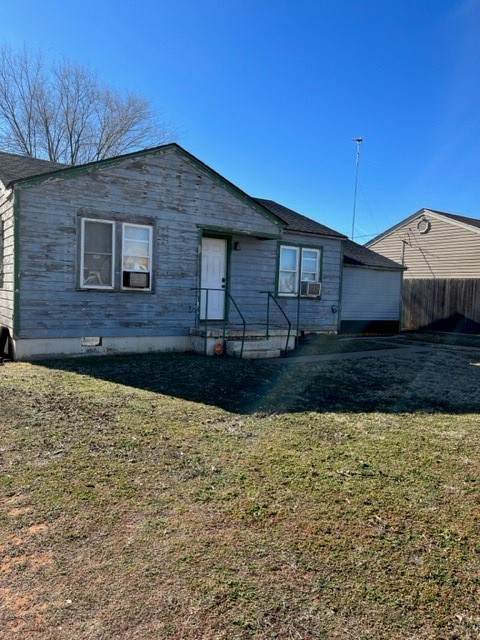 720 D Avenue - Photo 1