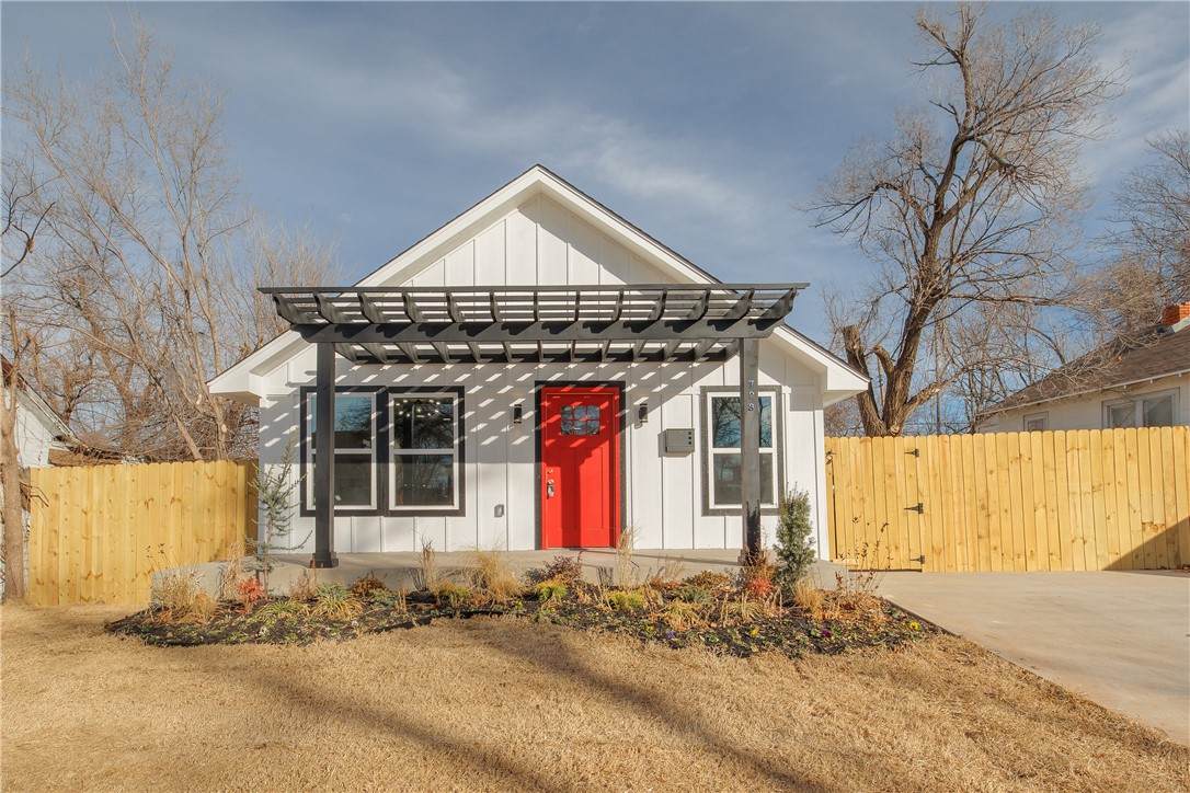 723 22ND Street - Photo 1