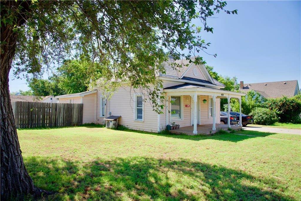 424 Bradley Avenue - Photo 1