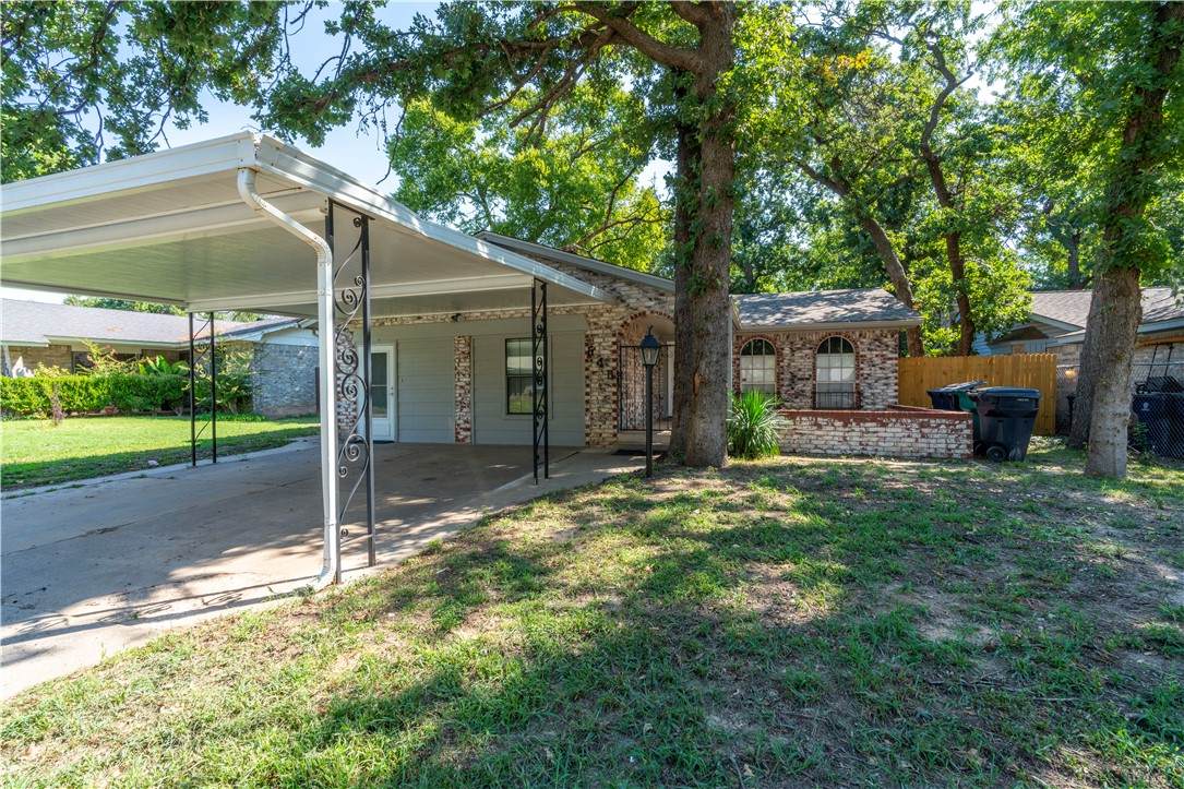 640 Whispering Oak Road - Photo 1