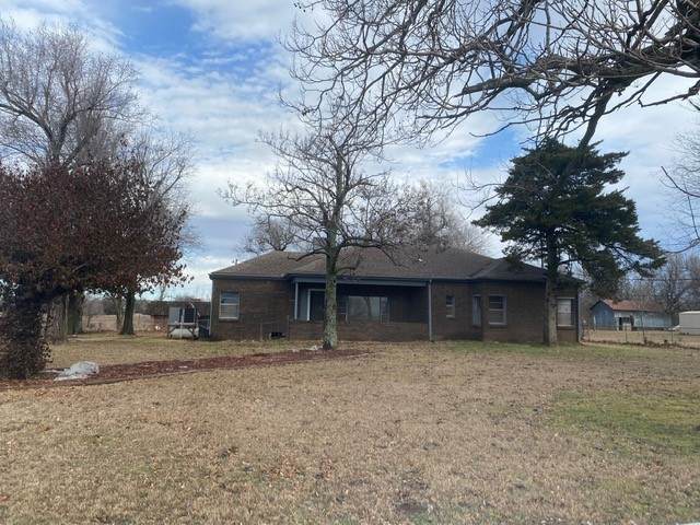 39104 Macarthur Street - Photo 1