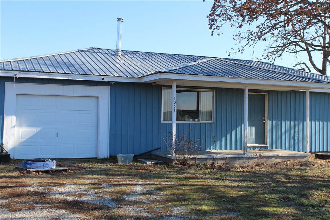 1054 Oaks Road - Photo 1