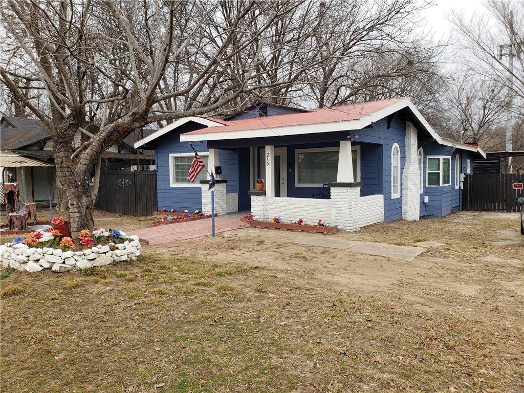 213 7th Street - Photo 1