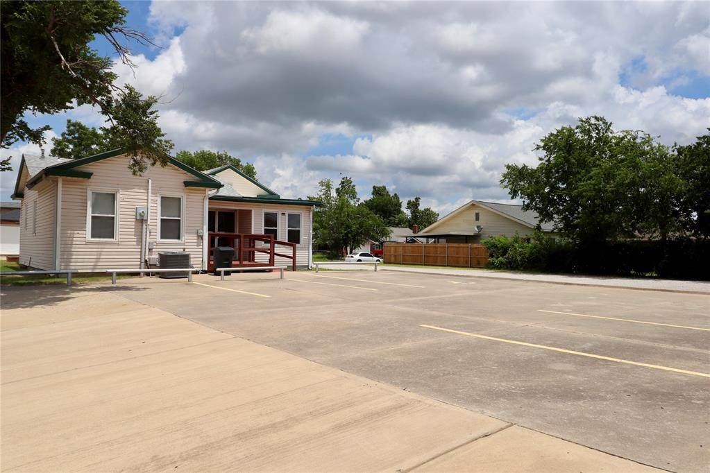 2207 Kickapoo Avenue - Photo 1