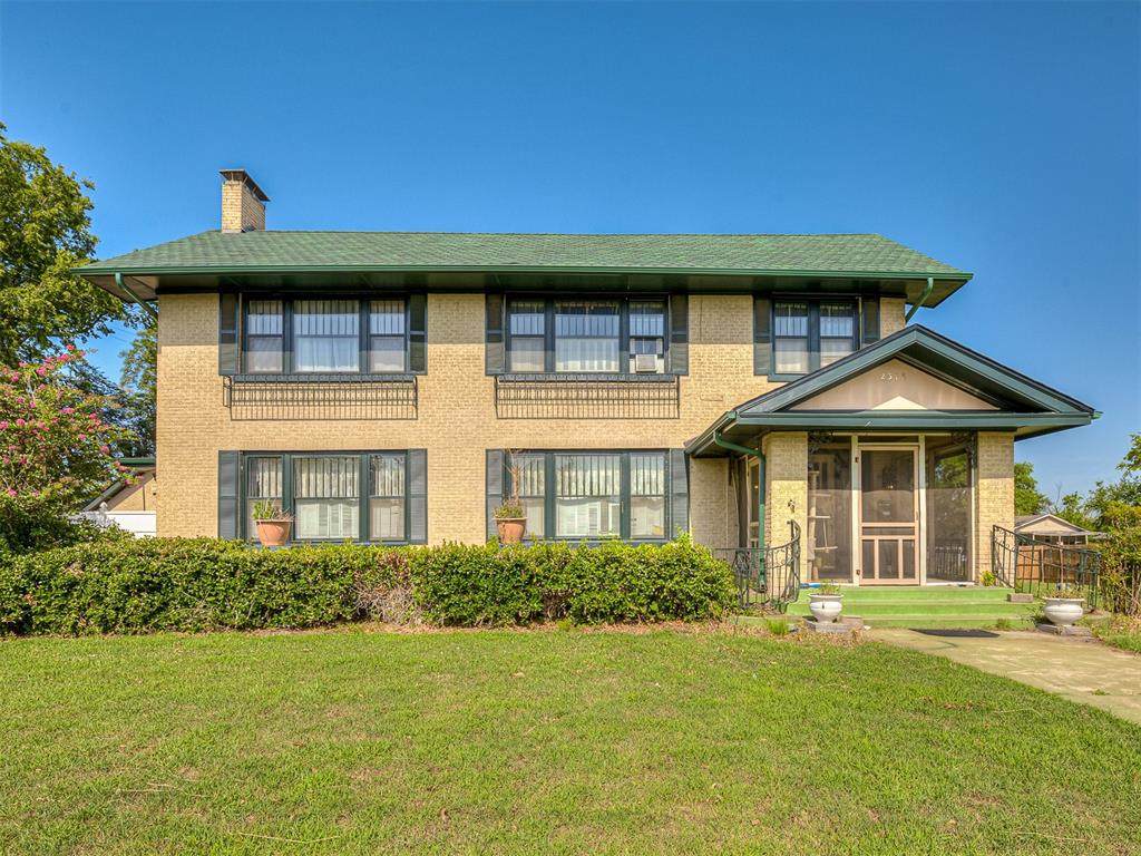 2318 Broadway Avenue - Photo 1