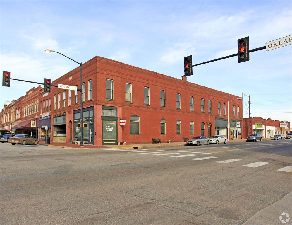 106 Oklahoma Avenue - Photo 1