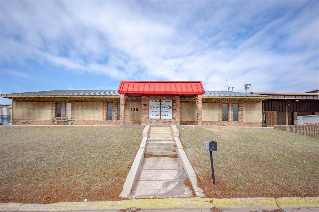835 30th Street - Photo 1
