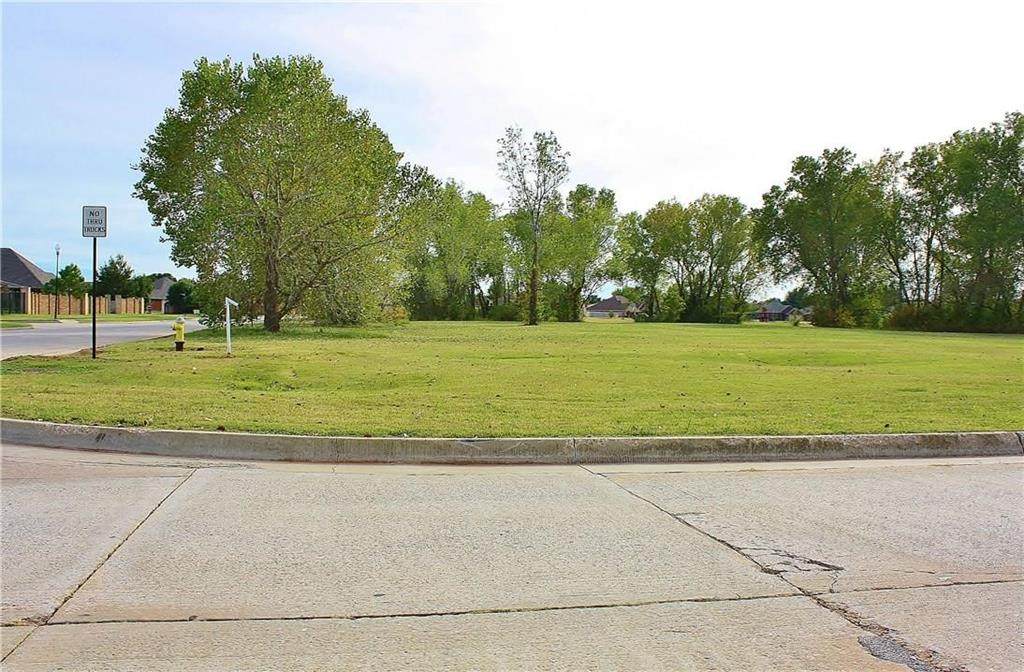 106 Landmark Drive - Photo 1