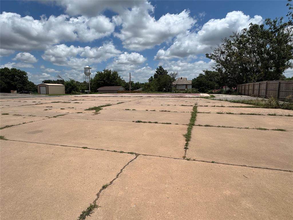 714 4th  St Corner - Photo 1