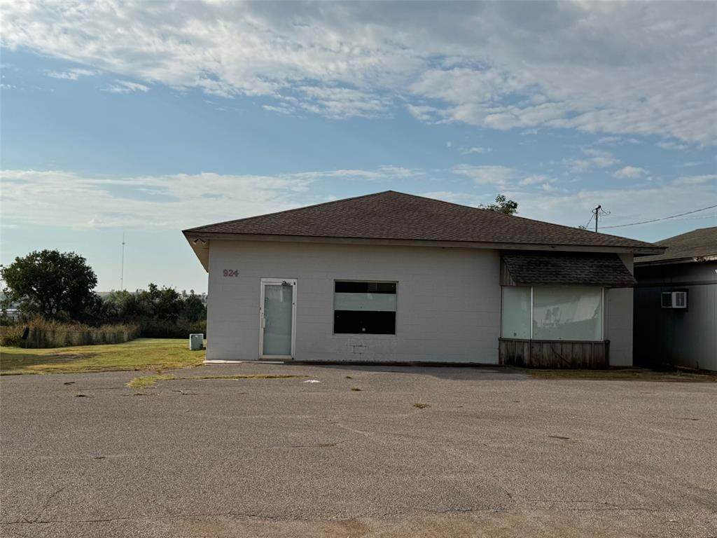 924 Main Street - Photo 1