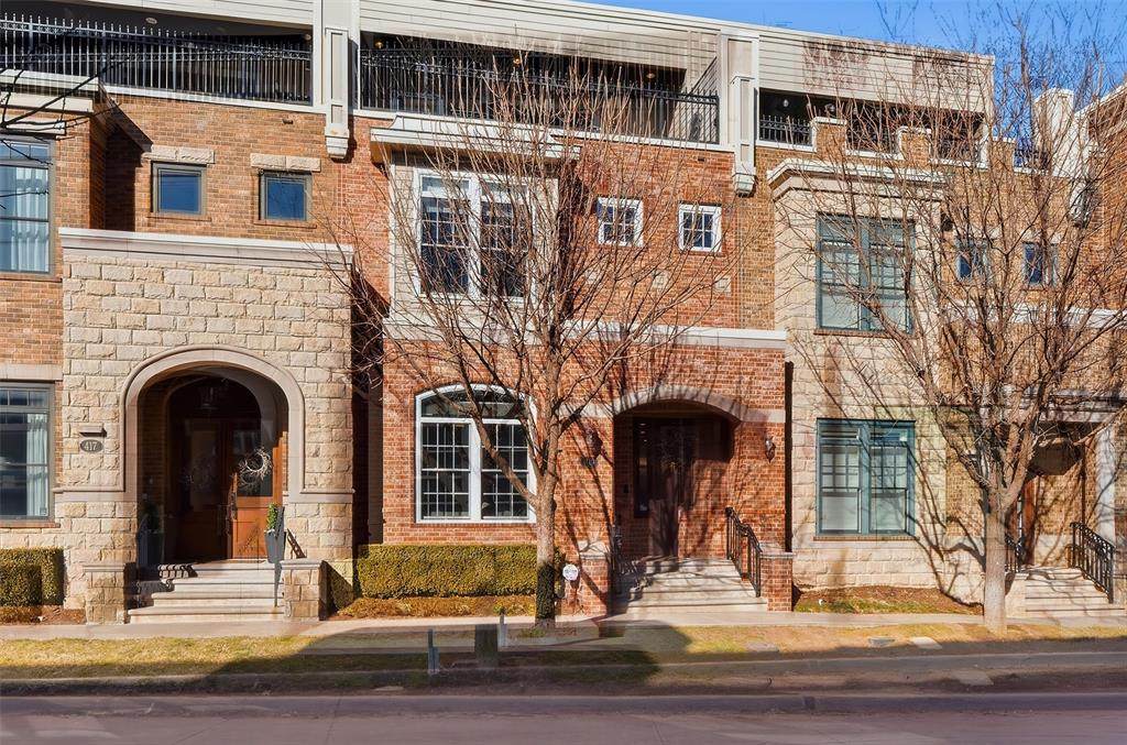 419 1st Terrace - Photo 1