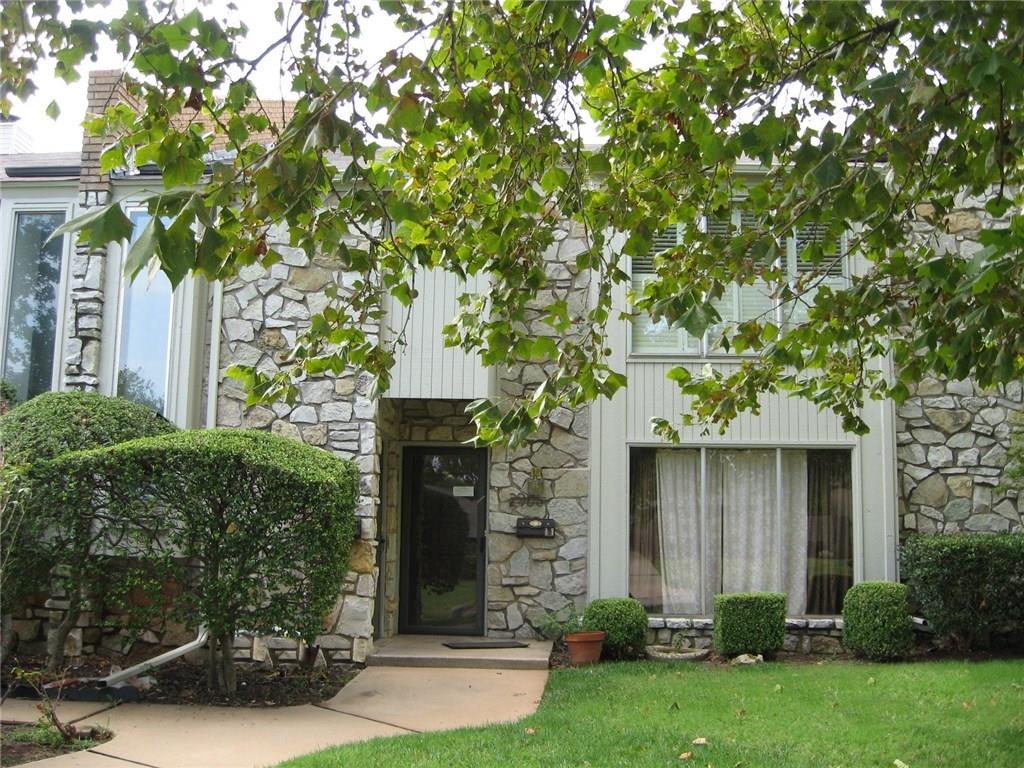 2908 Rosewood - Photo 1
