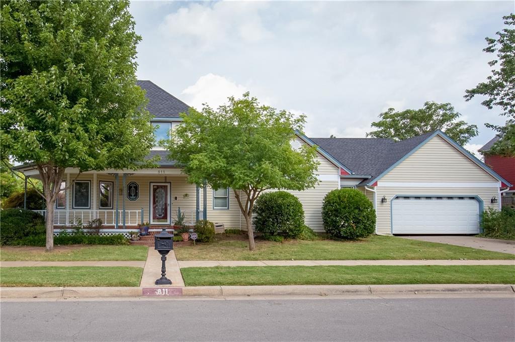 811 Carriage Lane - Photo 1