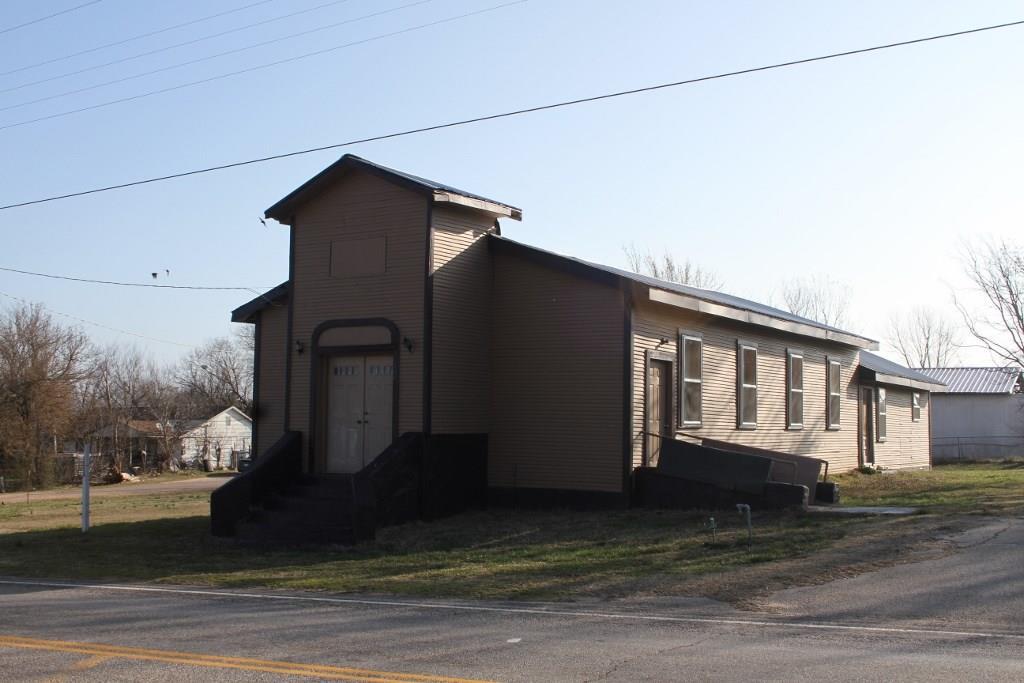 300 Shawnee - Photo 1