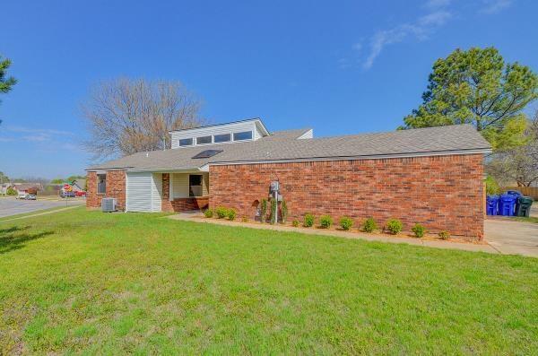 2011 Oakhurst Avenue - Photo 1