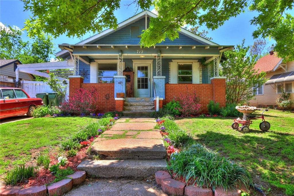712 Maple Street - Photo 1