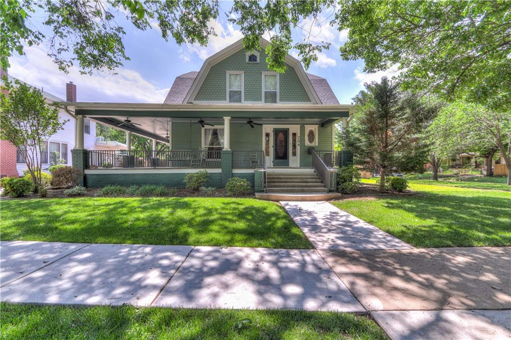 204 University Boulevard - Photo 1