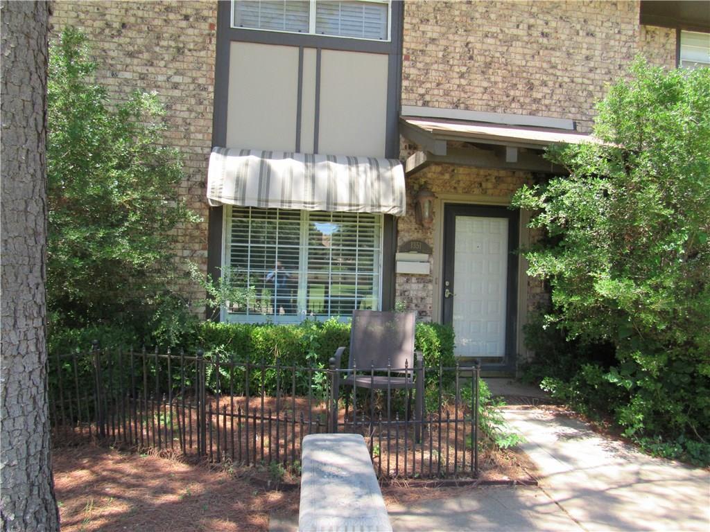 1351 Canterbury - Photo 1