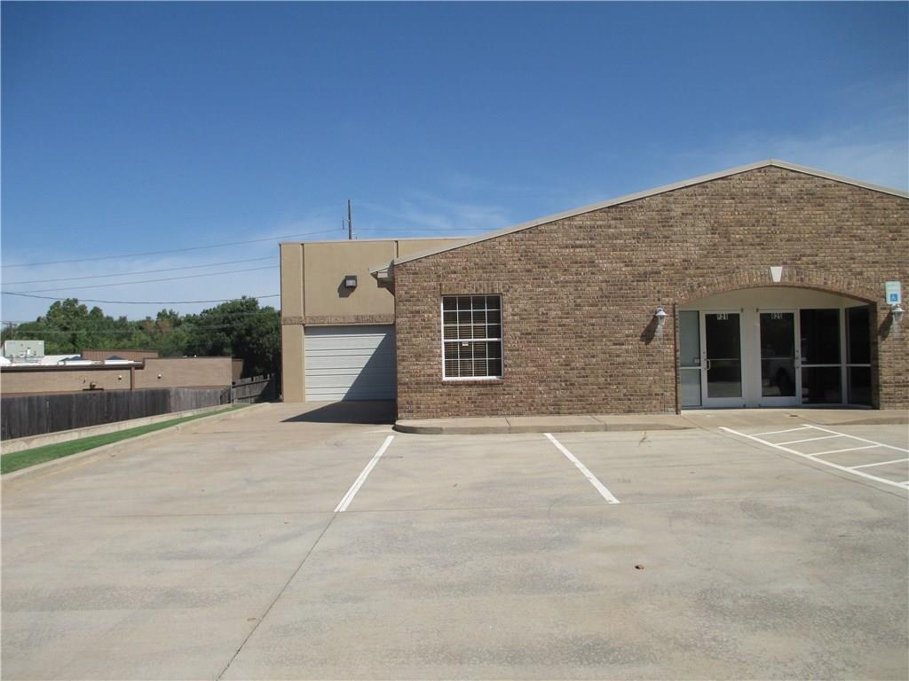 821 Royal Way - Photo 1