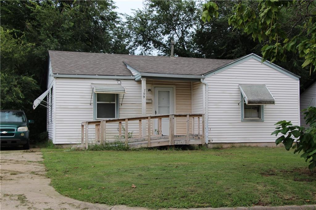 709 25th Street - Photo 1