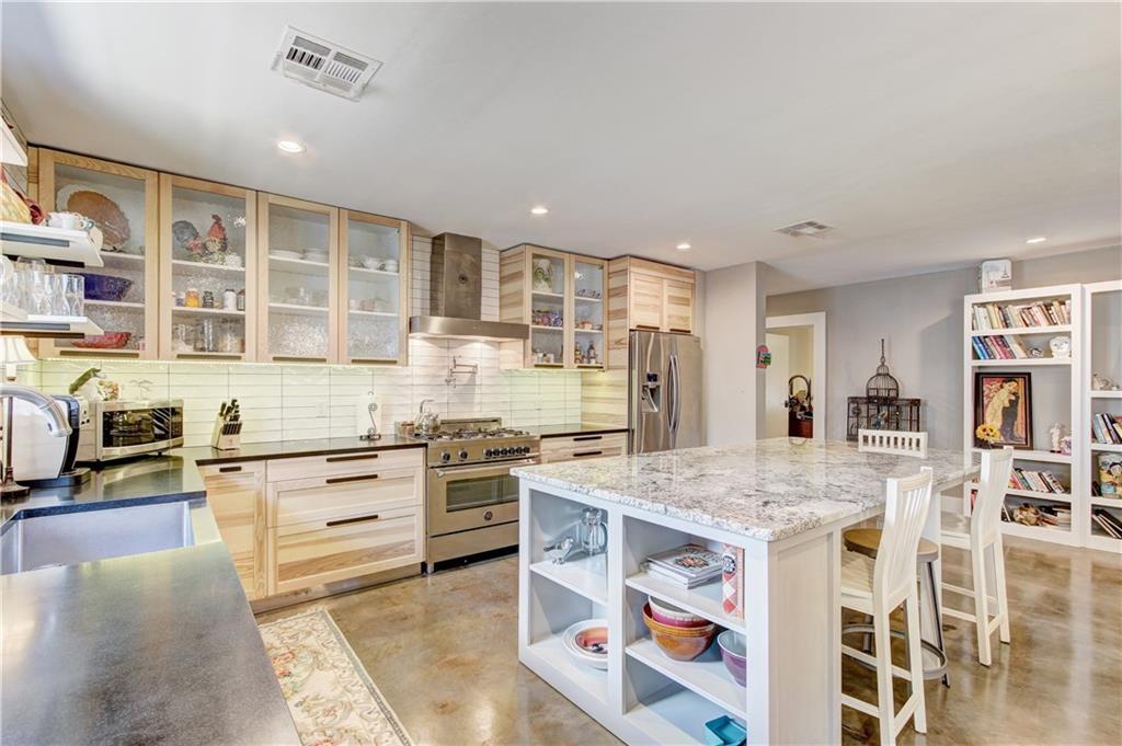 615 20th Street - Photo 1