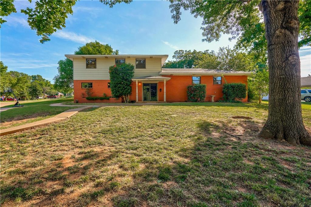 902 Walnut - Photo 1