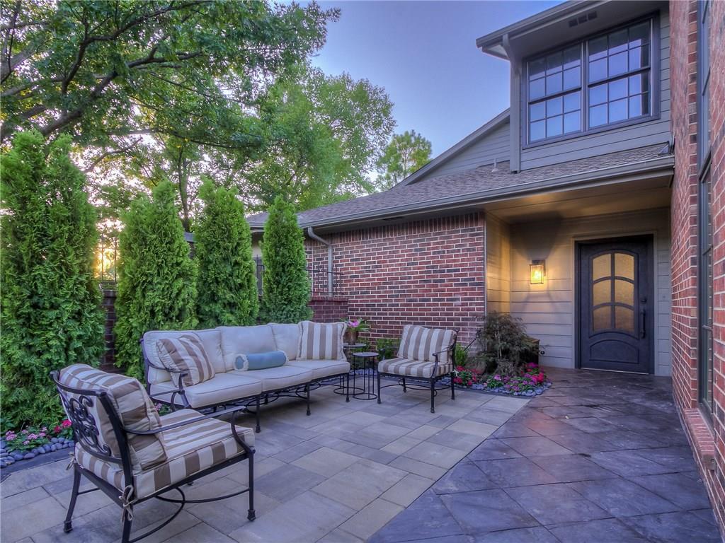 6208 Waterford Boulevard - Photo 1