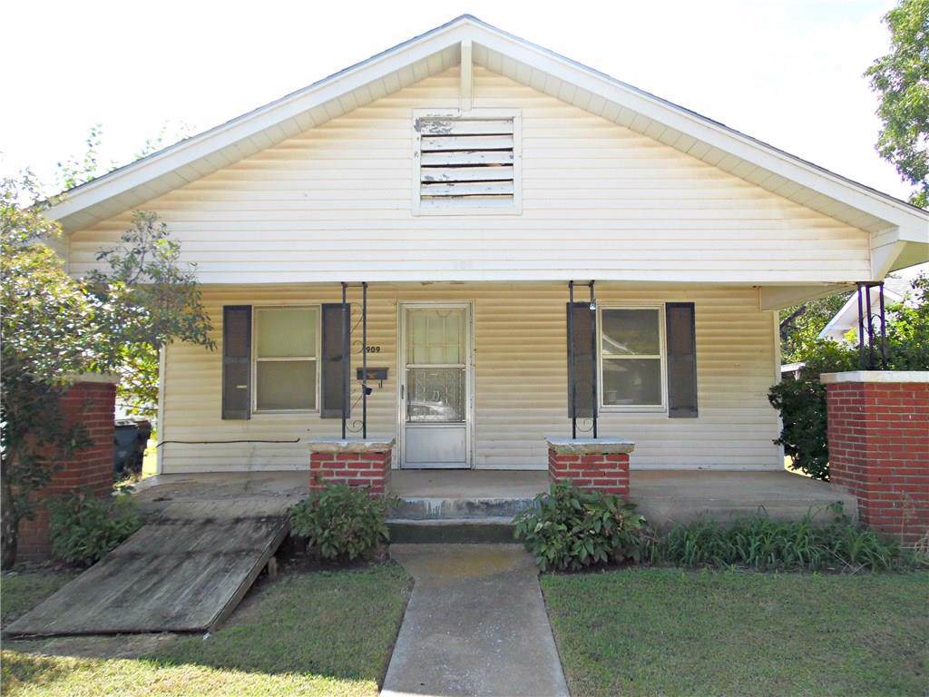 909 Dakota Avenue - Photo 1