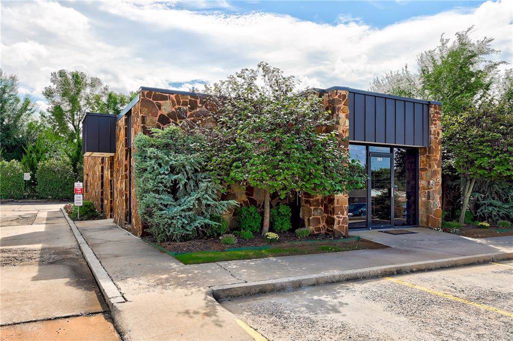 350 Vandament Avenue - Photo 1