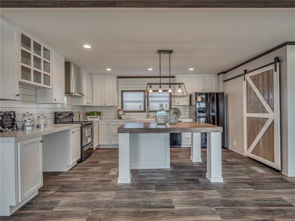 24047 Macarthur Boulevard - Photo 1