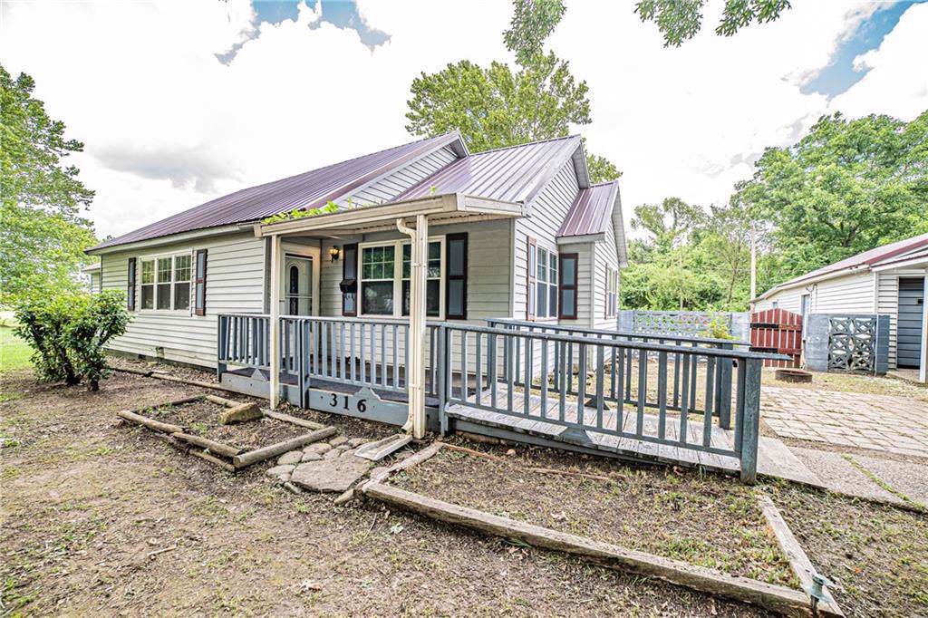 316 7th Street - Photo 1