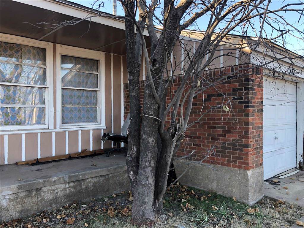 517 Midwest Boulevard - Photo 1