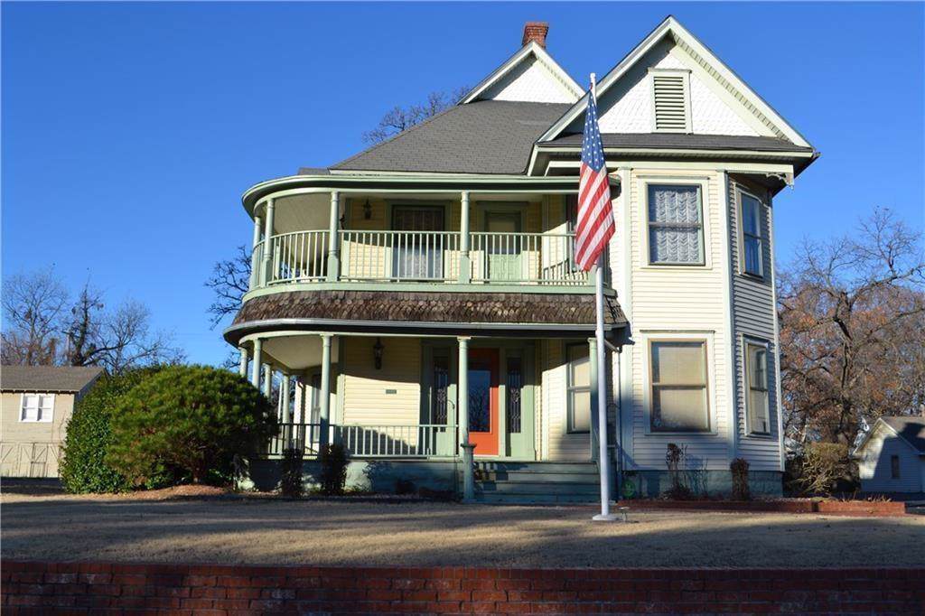 632 Broadway Avenue - Photo 1