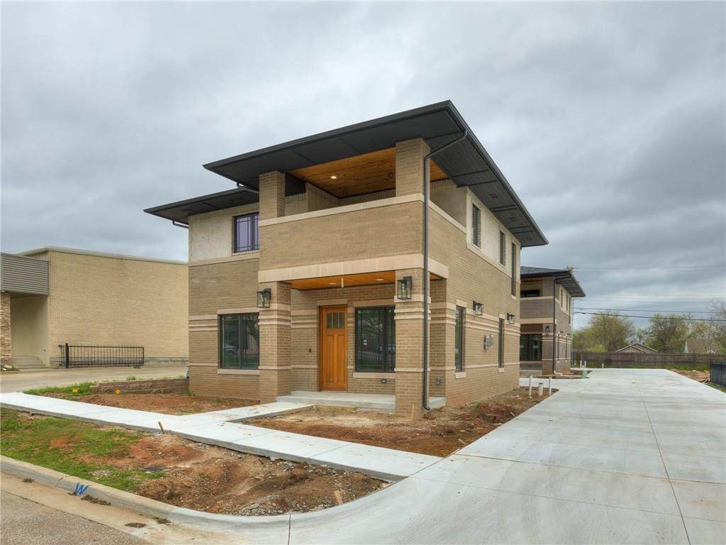 923 43rd Street - Photo 1