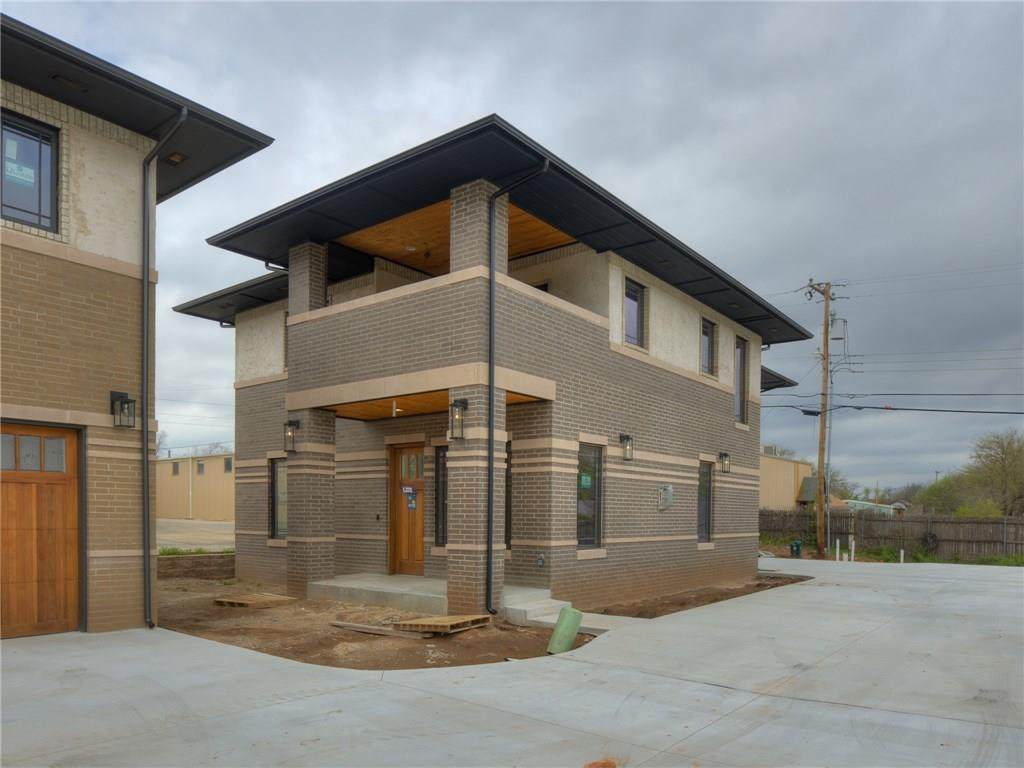 925 43rd Street - Photo 1
