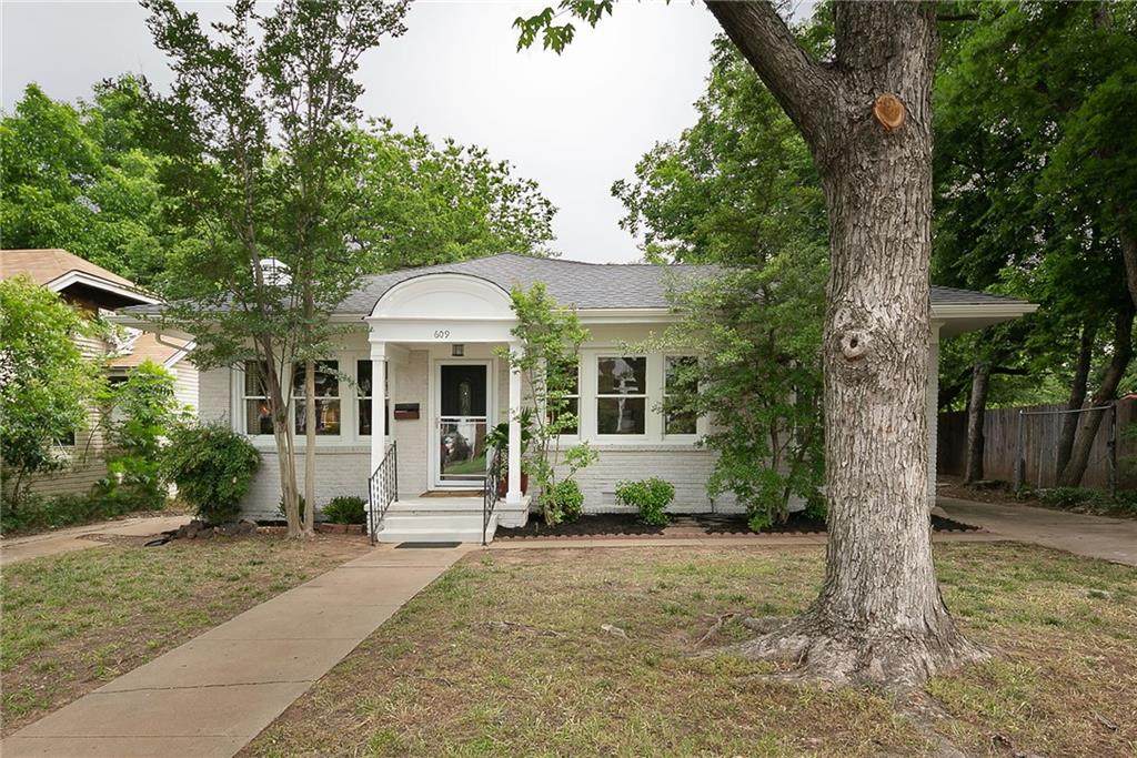 609 33rd Street - Photo 1