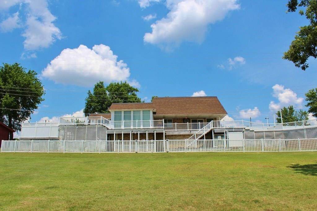 1923 Oakridge Drive - Photo 1
