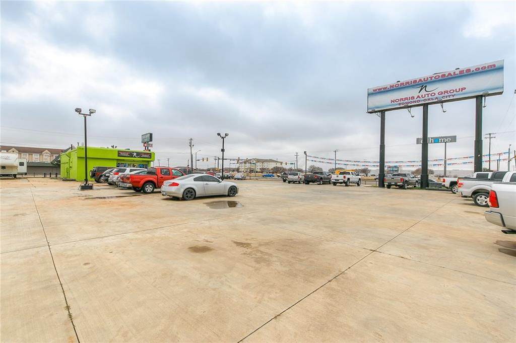 700 Macarthur Boulevard - Photo 1
