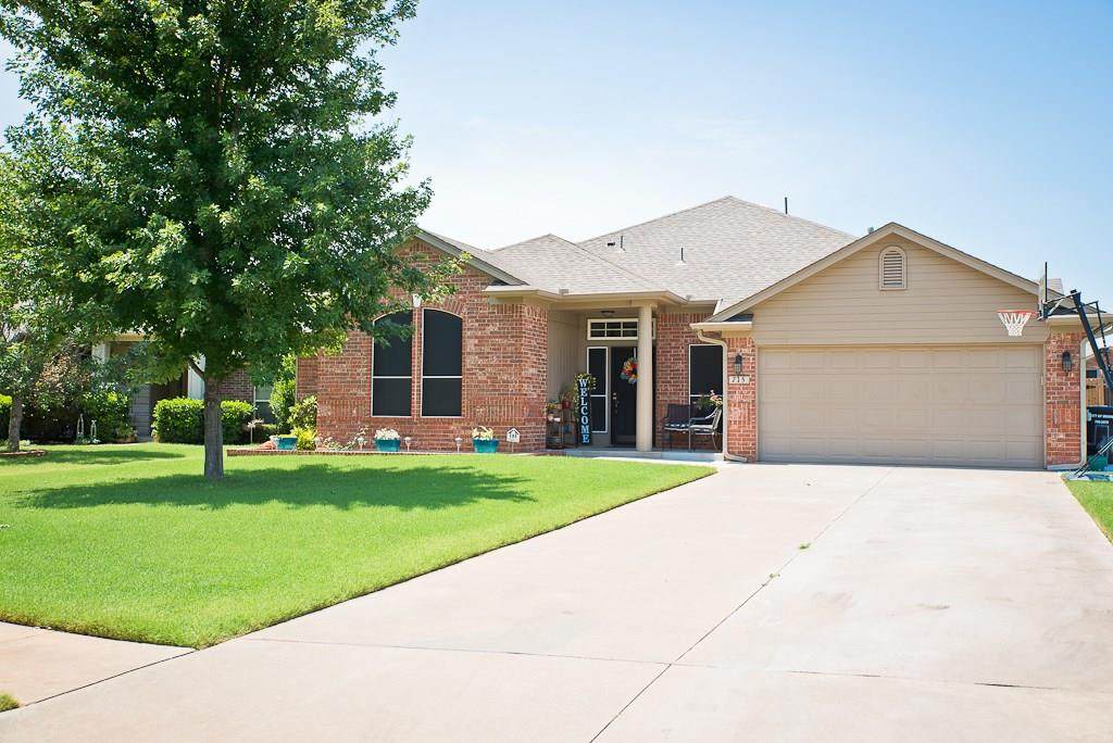 715 Hedgewood Drive - Photo 1