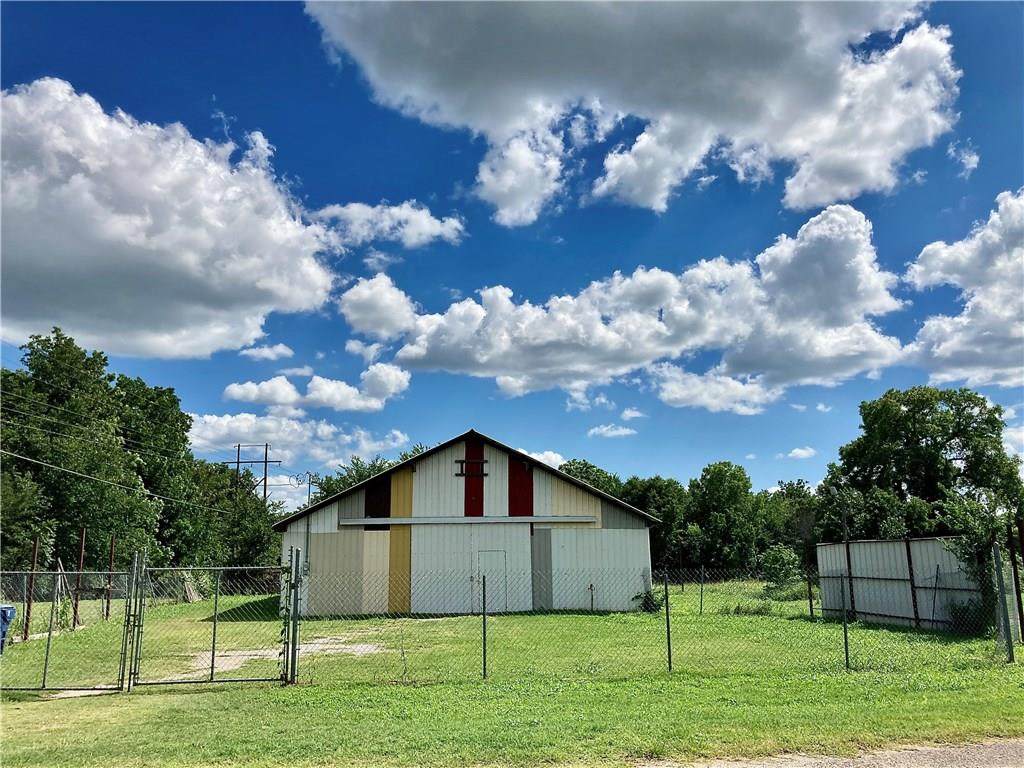 423 Springer Drive - Photo 1