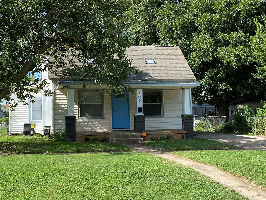 305 Oak Avenue - Photo 1