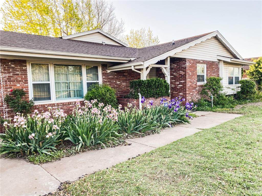 1206 Randall Avenue - Photo 1