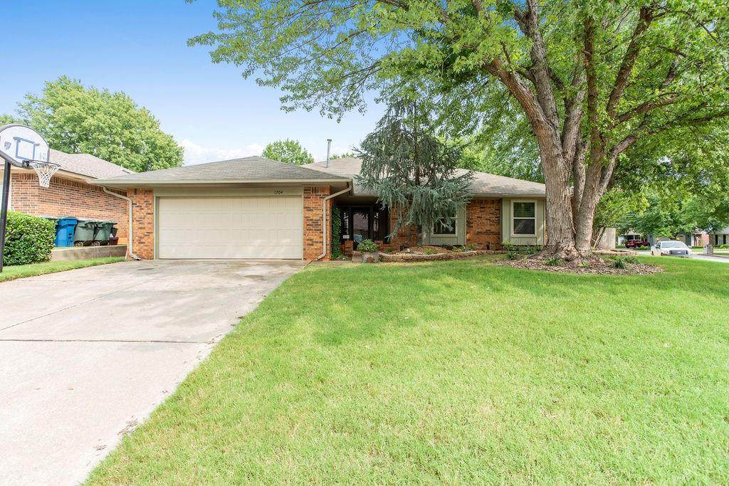 1704 Green Leaf Circle - Photo 1