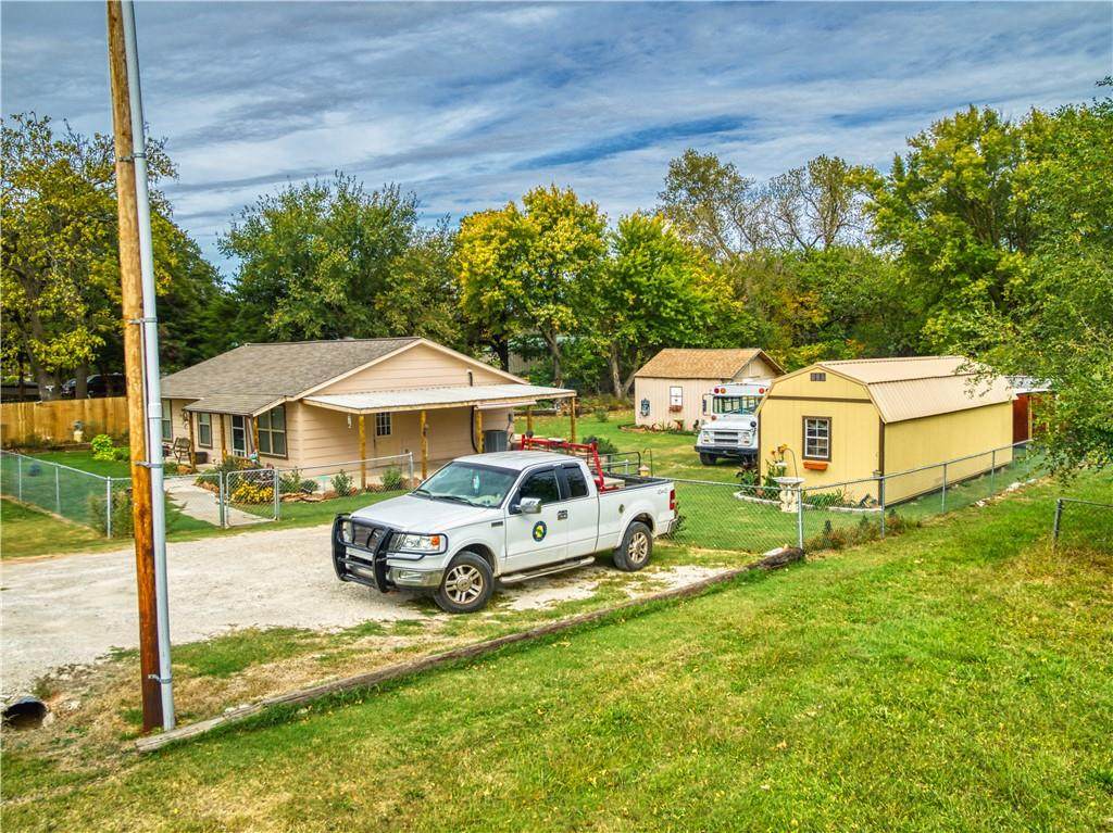 10313 17 Street - Photo 1